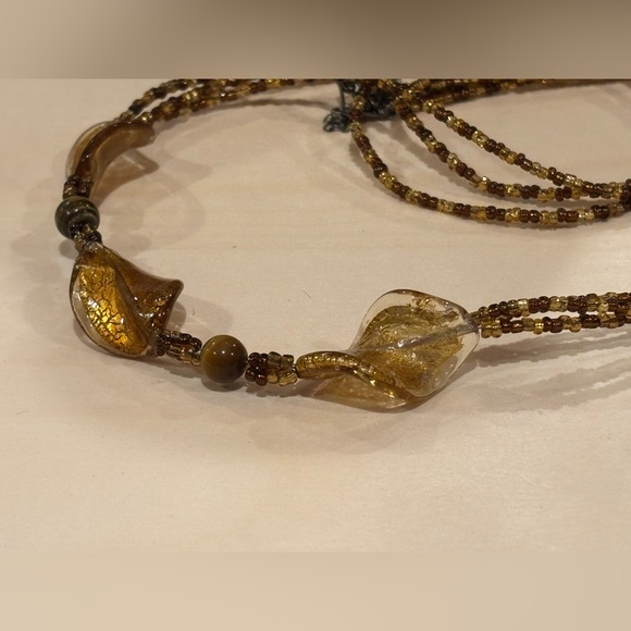 Vintage glass beaded necklace. Necklace gold toned & amber in color. Two stones - Picture 4 of 6